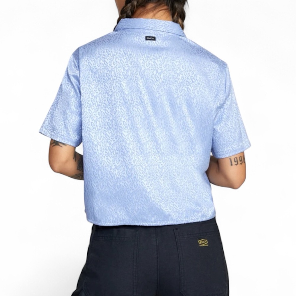 RVCA Vacay Button Down Resort Wear Light Blue Silky Small Cruise BNWT - Picture 2 of 6